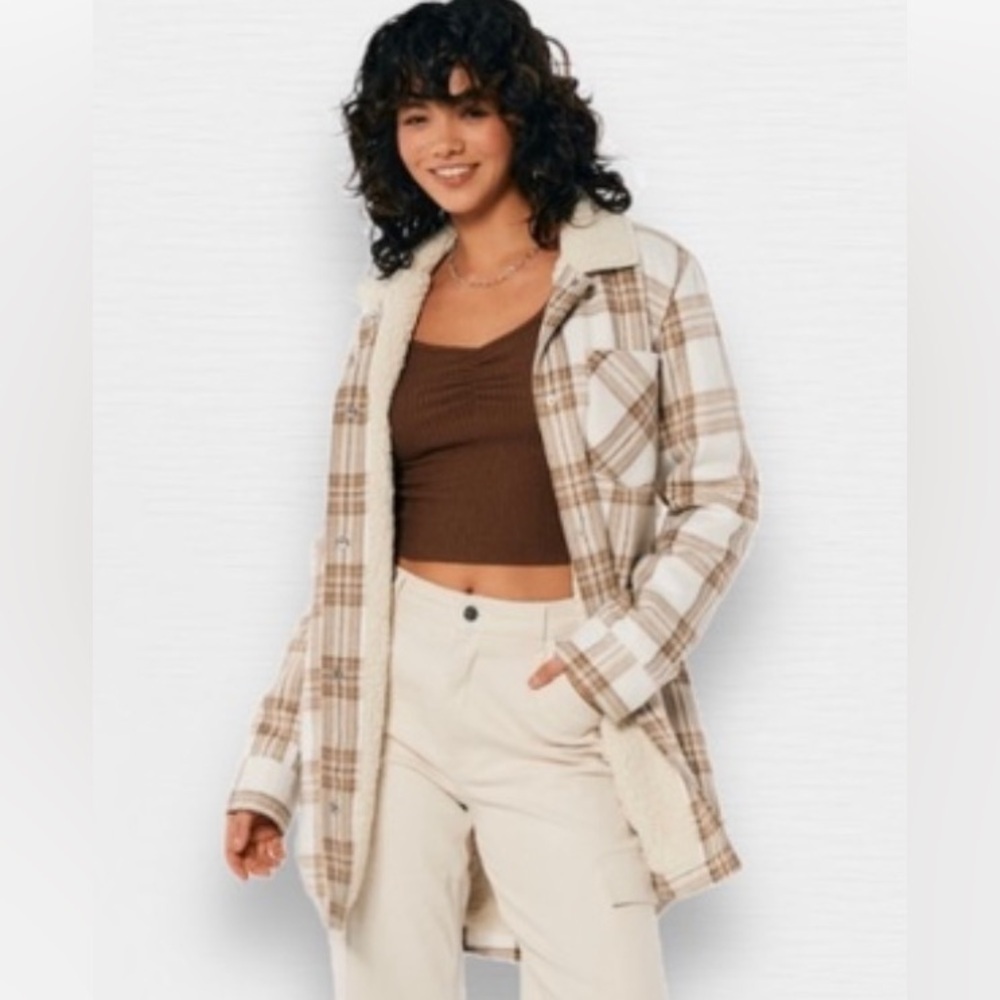 Hollister Cream Sherpa Jacket Size M